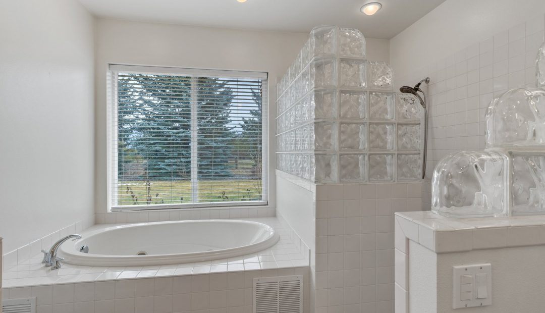bathtub-with-outside-view